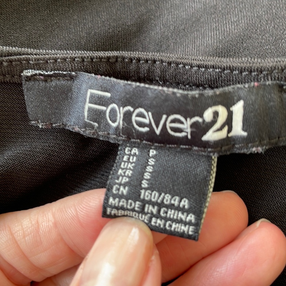 Forever 21 black beaded pearl collar sleeveless stretchy blouse size small - Picture 6 of 7